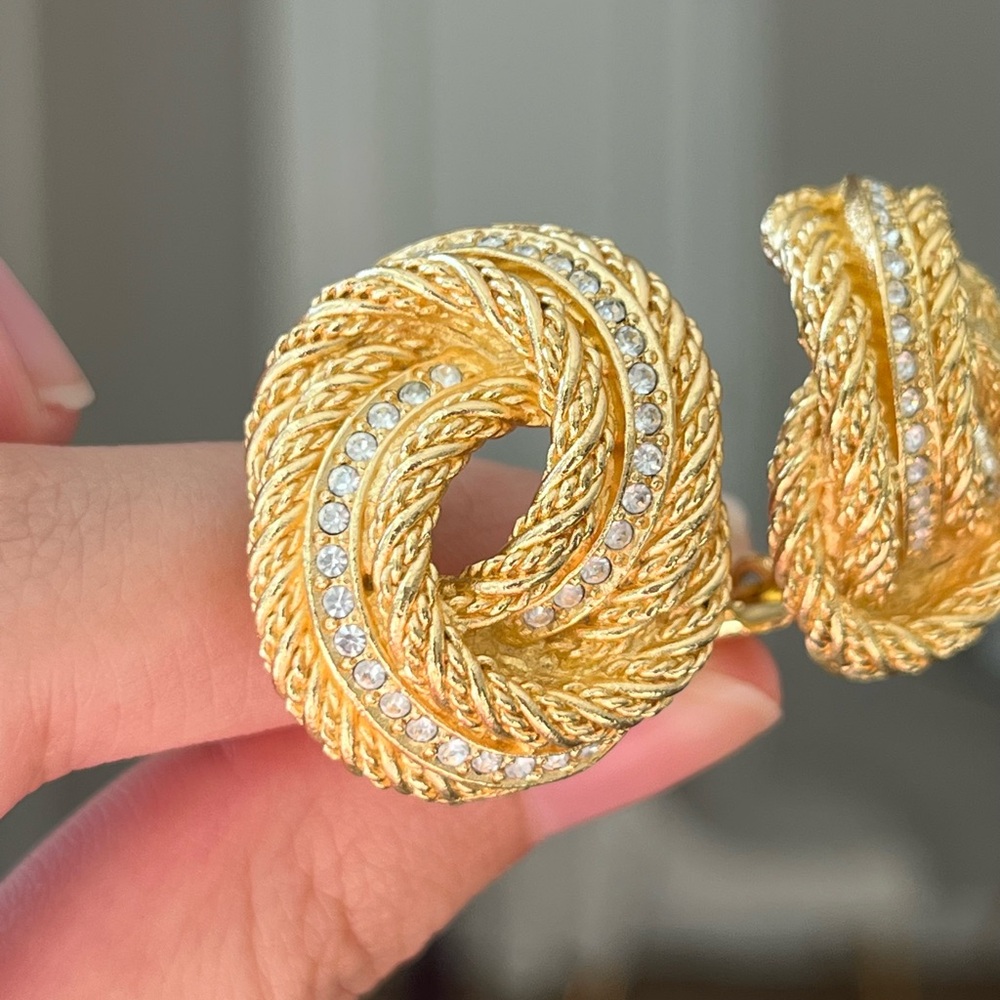SOLD Vintage Christian Dior Chain Knot Rope Braided Gold Brooch Earrings Set - Picture 10 of 16